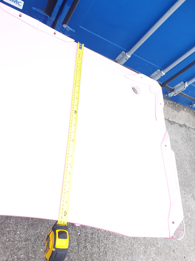 gameing desk pink in colour