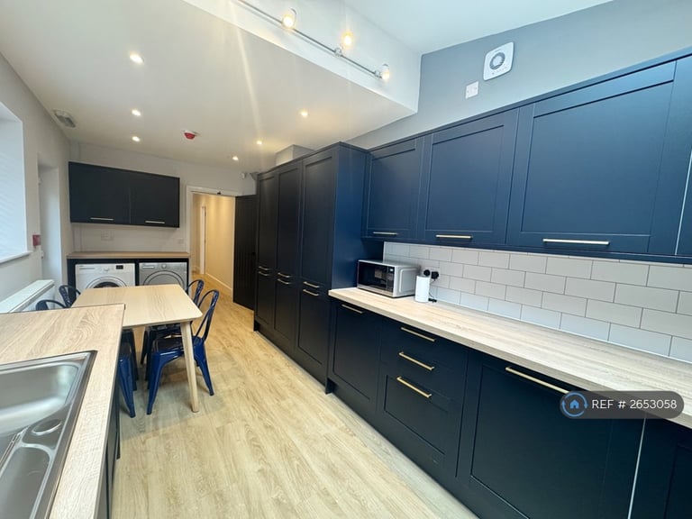 6 bedroom house in Gresford Avenue, Liverpool, L17 (6 bed) (#2653058)
