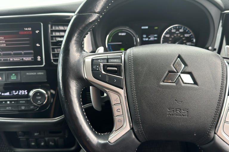  Mitsubishi Outlander PHEV 2.0h 12kwh 4hs Suv 5dr Petrol Plug In Hybrid CVT 4wd