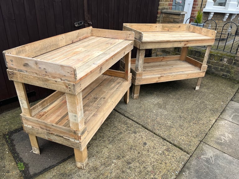 Garden work/potting bench or bbq side table / pizza table 