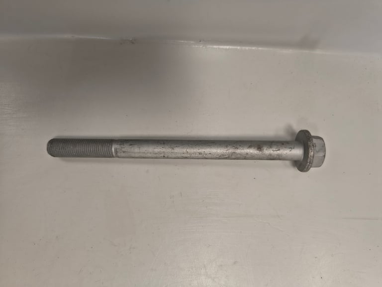 Ford Transit 2 x Subframe 1 490 676 , 2 x Suspension bolts 1 386 610 and one unidentified bolt.