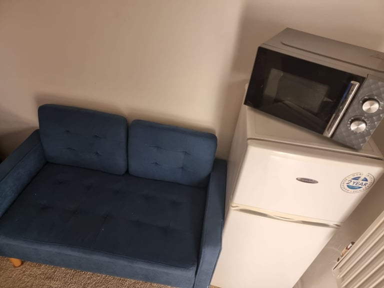 DSS FULHAM 1ST FL SELF CON STUDIO FLAT 10 MIN WALK TUBE &RIVER SHORT BUS RIDE TO CLAPHAM JUNCTION 