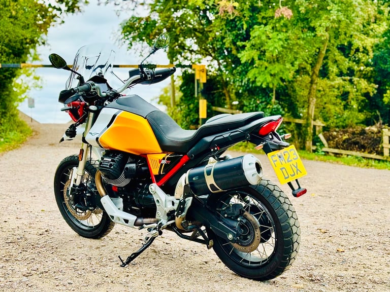 Moto Guzzi, TT Evocative, 2023 2426 miles 1 owner