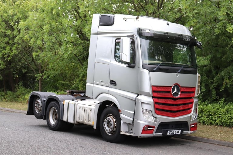 MERCEDES ACTROS 2548 STREAMSPACE 6X2 REARLIFT TRACTOR (2015)