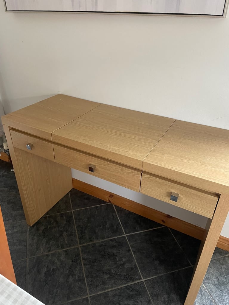 Dresser table with mirror 