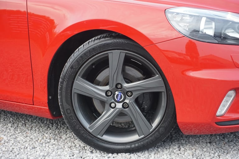 2015 Volvo V40 D2 [120] R DESIGN *IMMACULATE CONDITION £20 ROAD TAX* HATCHBACK Diesel Manual