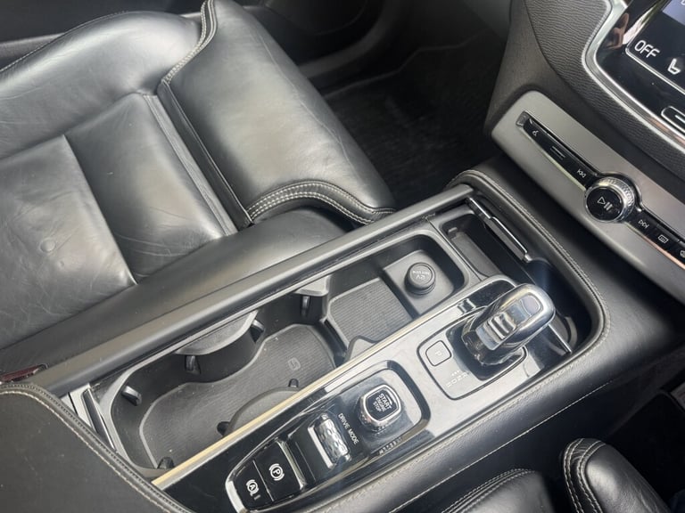 2018 Volvo XC90 T8 2.0 T8 TWIN ENGINE MOMENTUM PRO AWD 5DR Automatic 4x4 Petrol/Electric Automatic