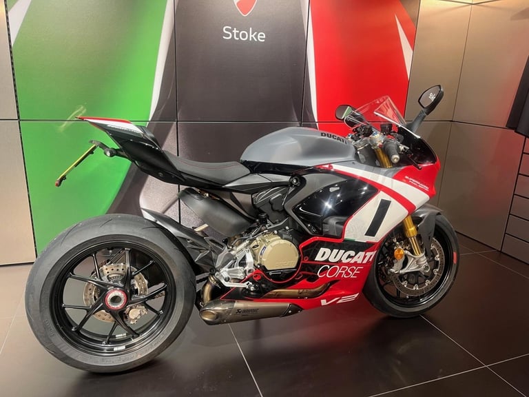 DUCATI PANIGALE V2 SUPERQUADRO FINAL EDITION HUGE BUILD SPEC !!