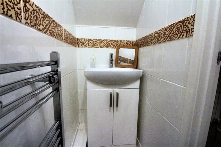 Double Bedroom in Professional Household