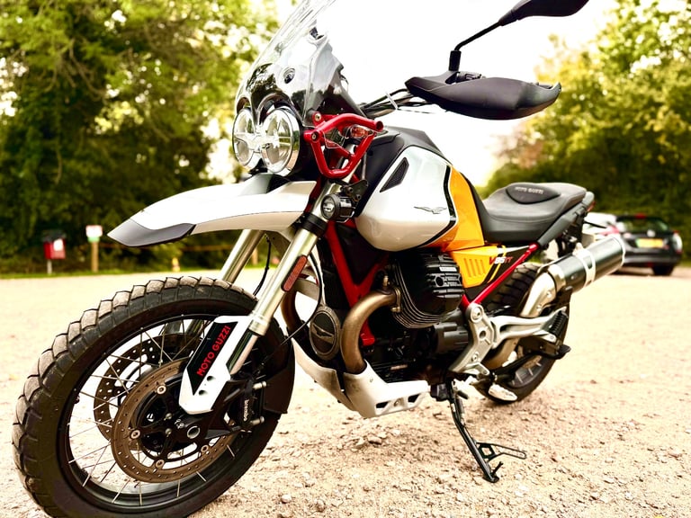 Moto Guzzi, TT Evocative, 2023 2426 miles 1 owner