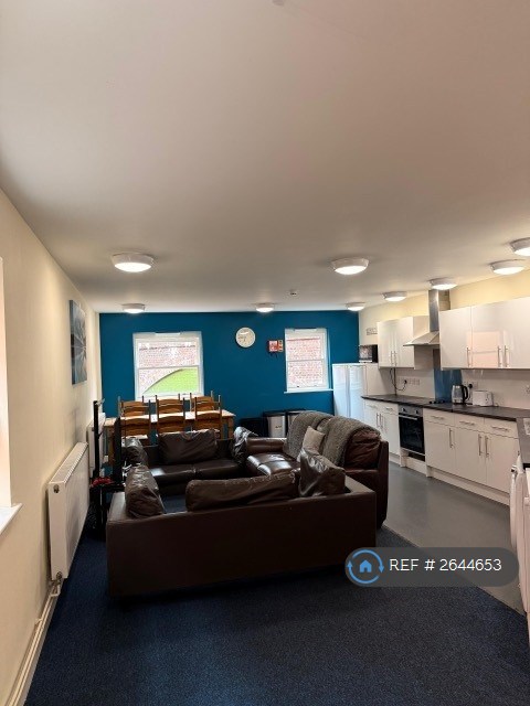 5 bedroom flat in Moss Yard, Leamington Spa, CV31 (5 bed) (#2644653)