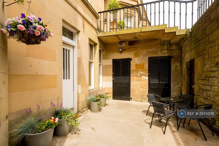 1 bedroom flat in Rothesay Terrace, Edinburgh, EH3 (1 bed) (#2555078)