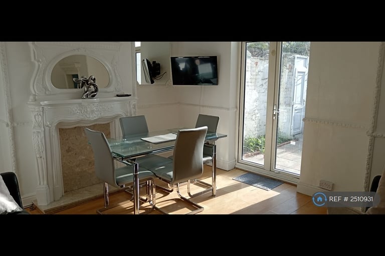 image for 6 bedroom house in Boulevard, Hull, HU3 (6 bed) (#2510931)