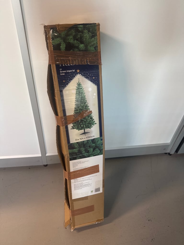 Artificial Christmas tree 