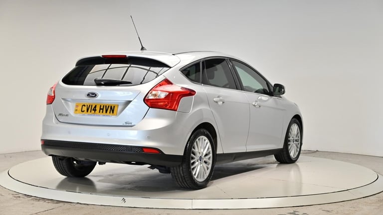 2014 Ford Focus 1.6 TDCi Zetec Euro 5 (s/s) 5dr HATCHBACK Diesel Manual