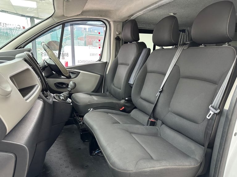 2015 Renault Trafic 1.6 dCi 27 Business camper conversion, 6 seats 5dr Diesel Manual SWB Standa C...