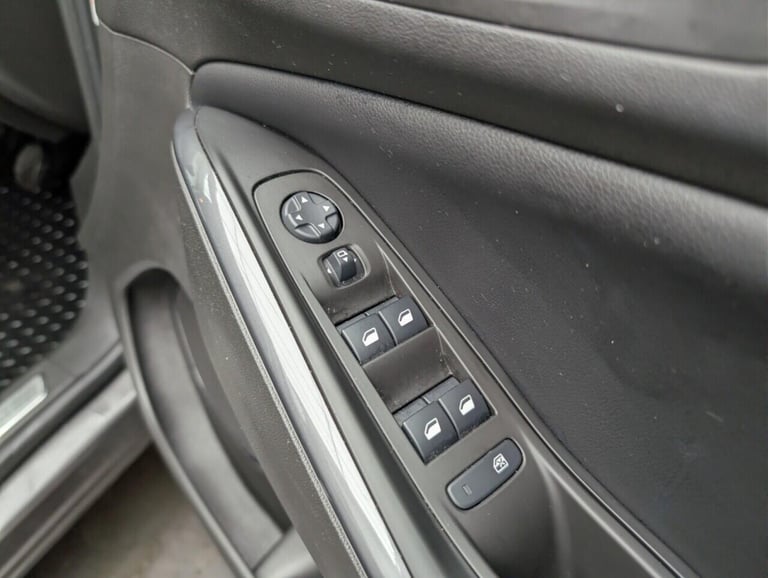 2021 Vauxhall Grandland X 1.2 Turbo SRi Nav SUV 5dr Petrol Manual Euro 6 (s/s) (130 ps) HEATED SE...