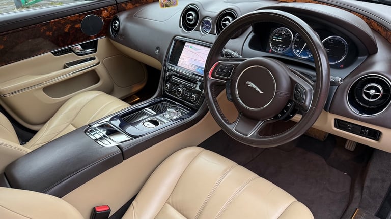2010 Jaguar XJ 3.0d V6 Premium Luxury 4dr Auto SALOON Diesel Automatic