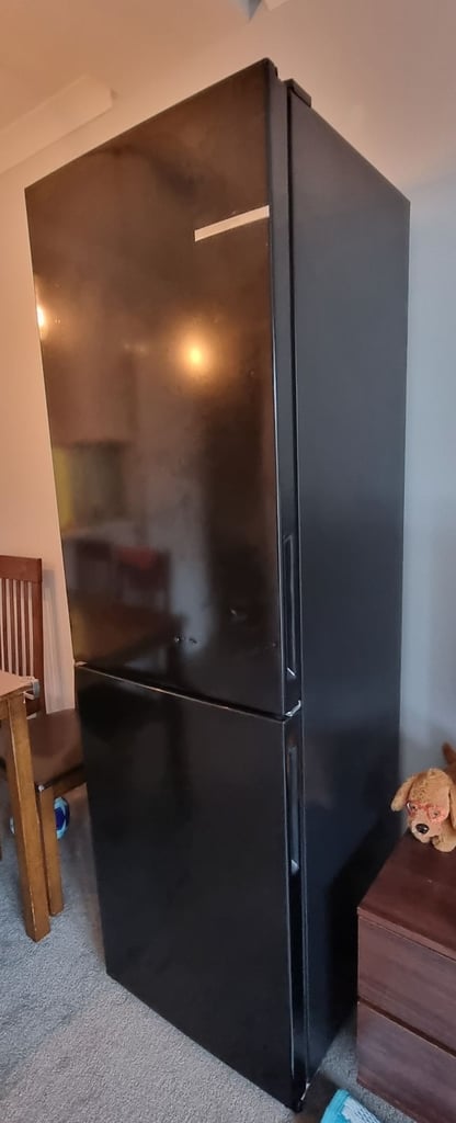 BOSCH fridge freezer -50/50 Defrosting (fully automatic no frost system)