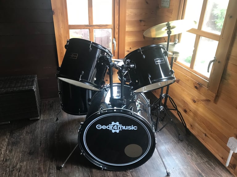 image for Ideal Xmas Present: Gear4music Full Size Starter Drumkit 