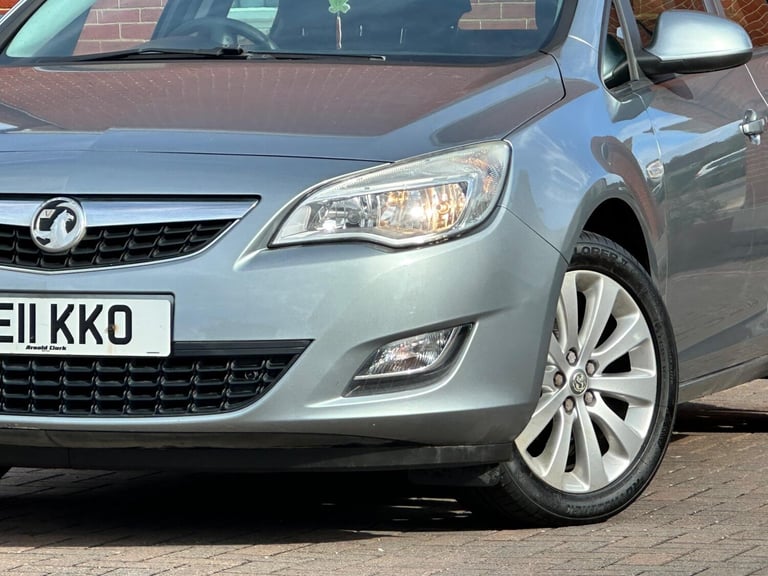 2011 Vauxhall Astra 1.4 16v Exclusiv Euro 5 5dr HATCHBACK Petrol Manual