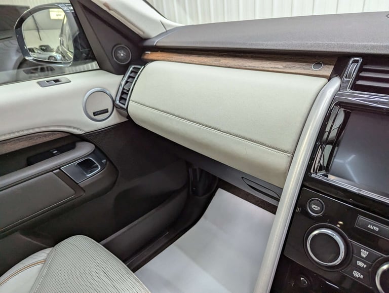 2017 Land Rover Discovery 2.0 Discovery HSE SD4 Auto 4WD 5dr SUV Diesel Automatic