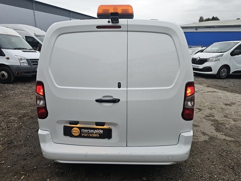 2020 Vauxhall Combo 2000 1.5 Turbo D 100ps H1 Sportive Van PANEL VAN DIESEL Manual