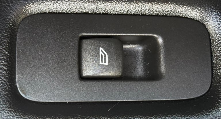 2015 Volvo V40 1.6 D2 R-Design Powershift Euro 5 (s/s) 5dr Diesel