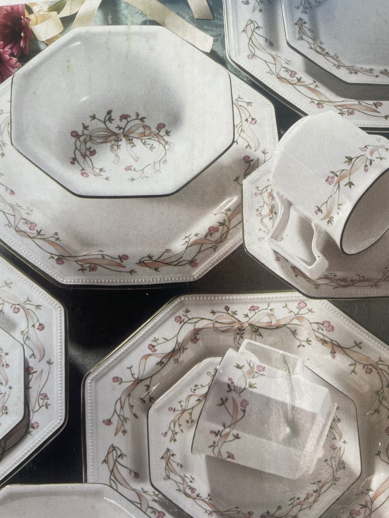 image for Brand new dinner service