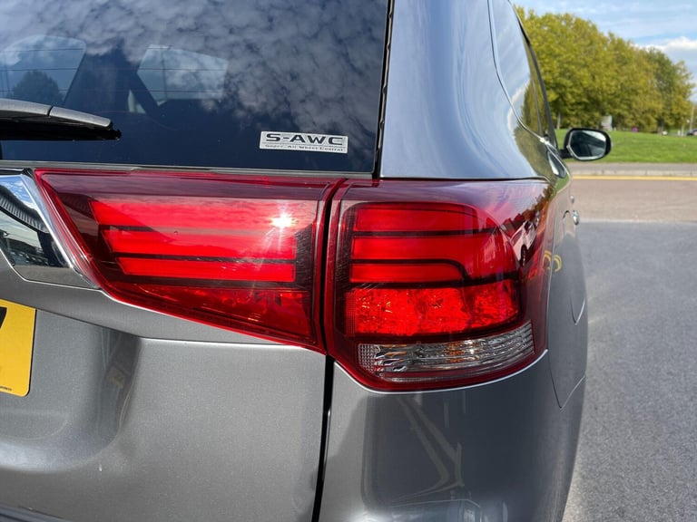 2020 Mitsubishi Outlander 2.4h TwinMotor 13.8kWh Verve CVT 4WD Euro 6 (s/s) 5dr ESTATE Petrol/Ele...