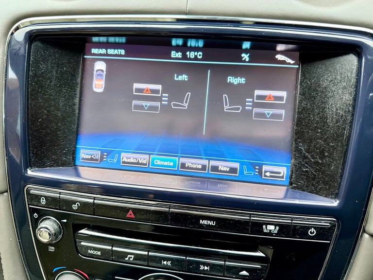 2010 Jaguar XJ 3.0d V6 Premium Luxury 4dr Auto SALOON DIESEL Automatic