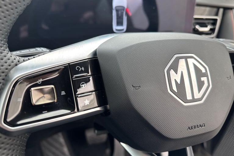 2025 MG MG HS 106287 Hatchback Petrol Automatic