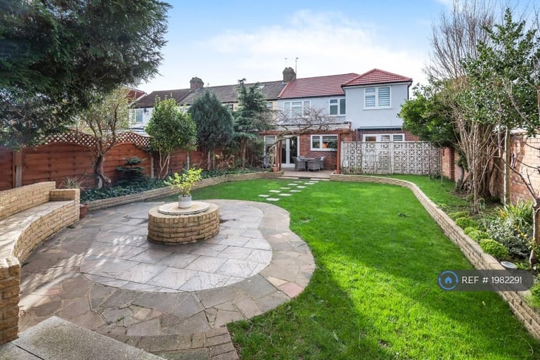 3 bedroom house in Richards Avenue, Romford, RM7 (3 bed) (#1982291)