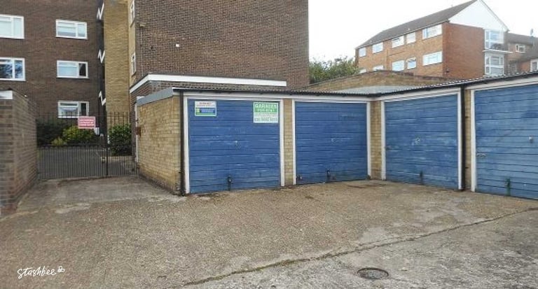 Garage to rent in London (N14) | Stashbee
