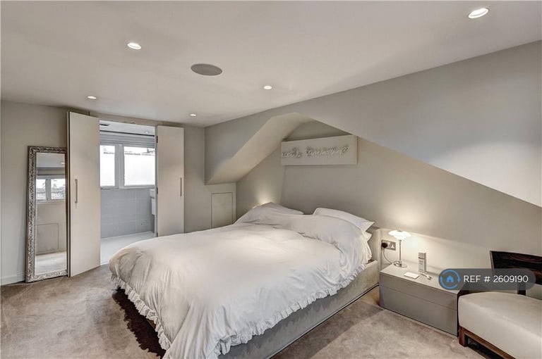 3 bedroom house in De Vere Cottages, London, W8 (3 bed) (#2609190)