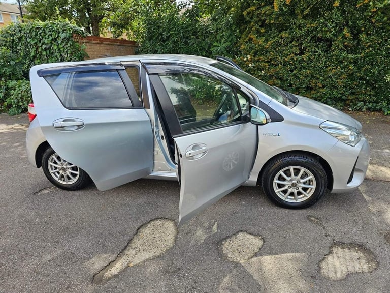 2018 Toyota Yaris 1.5 VVT-h Icon Tech E-CVT Euro 6 (s/s) 5dr Hatchback HYBRID ELECTRIC Automatic