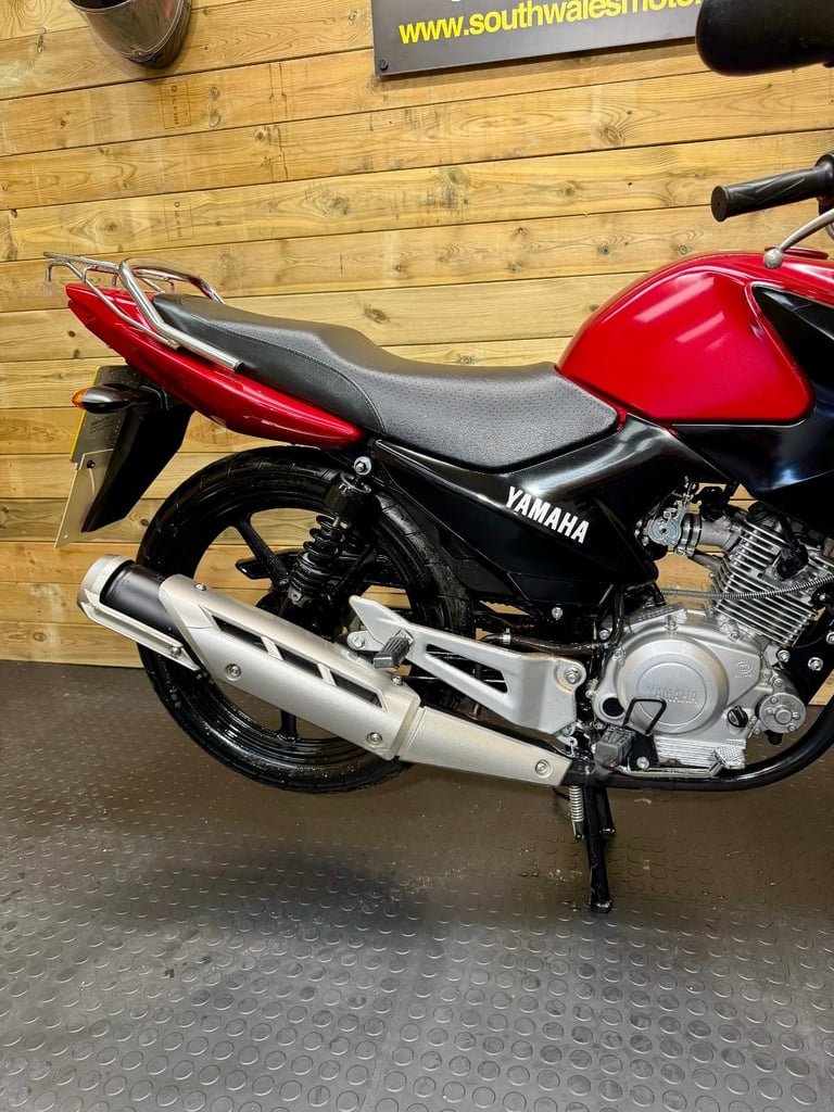 Yamaha YBR125 YBR 125 / 2016 model / JUST 832 MILES!