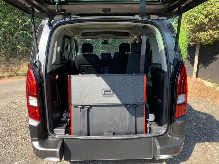 Peugeot Rifter 1.2 PureTech 130 Allure AUTOMTIC WHEELCHAIR ACCESSIBLE VEHICLE