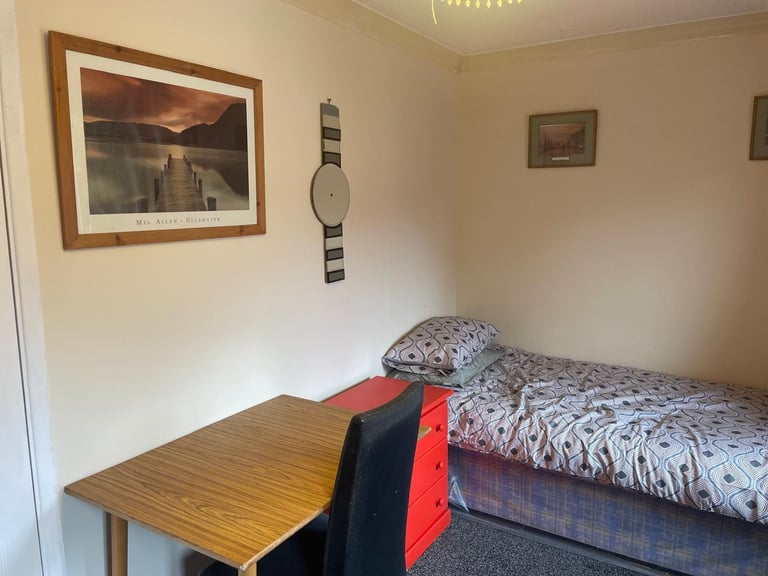 Two Newly Refurbished Rooms in Clean, Quiet Home – Ideal for Students or Professionals