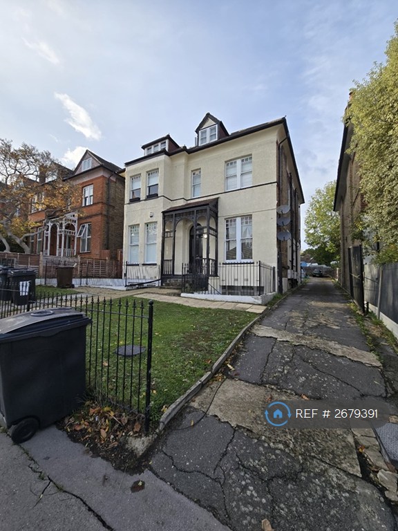 Studio flat in South Norwood, London, SE25 (#2679391)