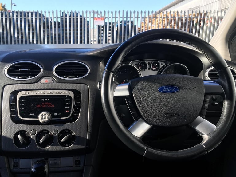 2010 Ford Focus 1.6 Titanium 5dr HATCHBACK Petrol Automatic
