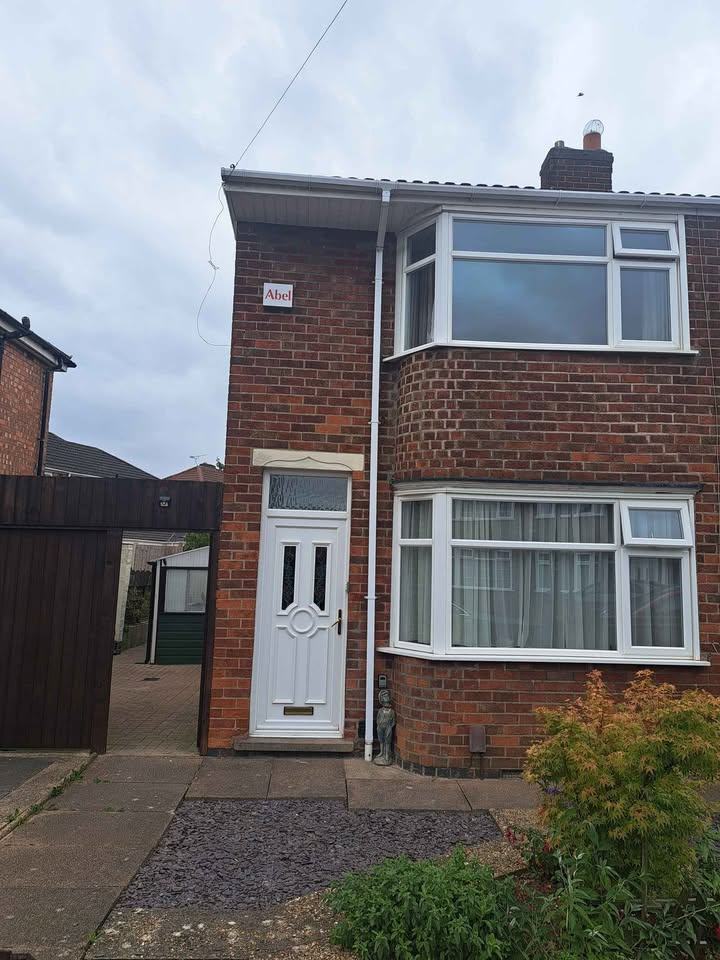 3 beds 1 bathroom – House