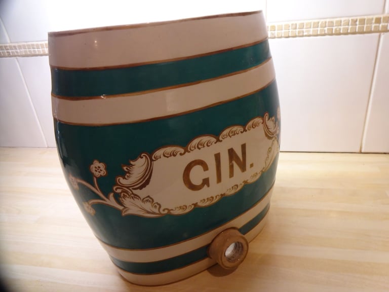 VINTAGE IRONSTONE RUM / GIN BARRELS 