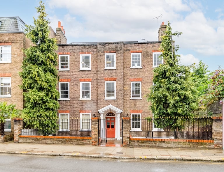 BRENTFORD - ARTIST STUDIO / CREATIVE WORKSPACE / OFFICE TO RENT 100sq ft FLEXIBLE TERMS