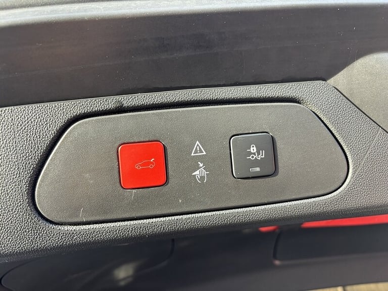 2018 Vauxhall Grandland X Turbo Tech Line Nav SUV Petrol Manual