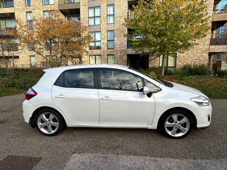 2011 Toyota, AURIS 1.8 hybrid, drives perfect, excellent condition,long mot 
