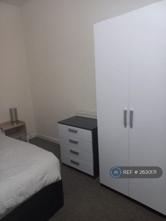 1 bedroom flat in Colwick Road, Nottingham, NG2 (1 bed) (#2630171)