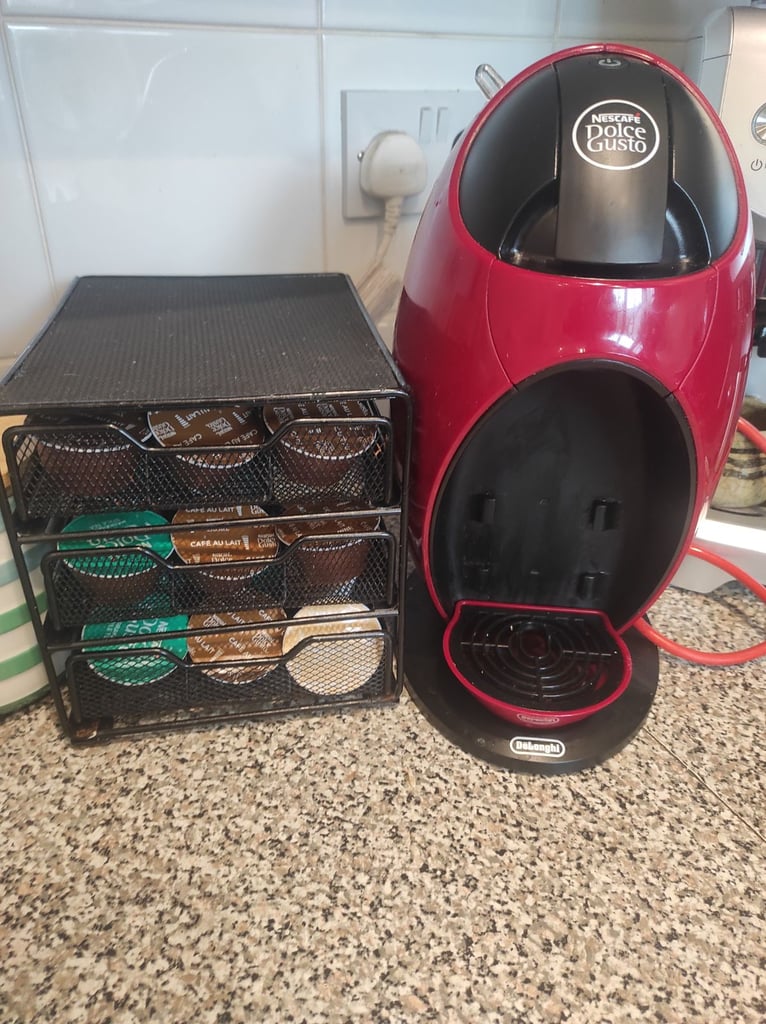 Dolce Gusto Coffee Machine incl 40 pods and pods holder 