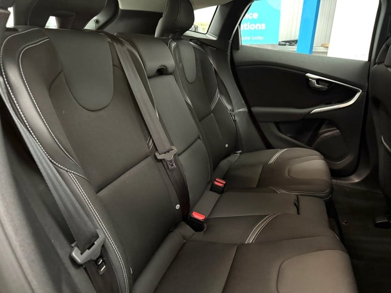 2017 17 VOLVO V40 2.0 T2 MOMENTUM HATCHBACK 5DR PETROL MANUAL EURO 6 (S/S) (122 