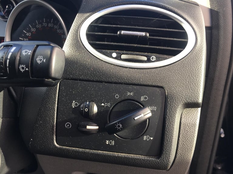 2010 Ford Focus 1.6 Titanium 5dr HATCHBACK Petrol Automatic